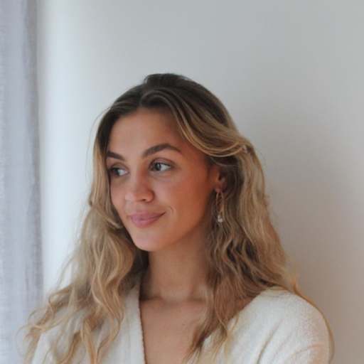 Portrait Dr Lara Decamps — Cabinet 12 Choron Paris 9e